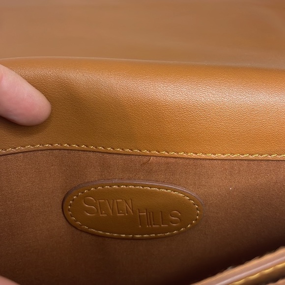 Seven Hills Kyara Light Brown Leather Crossbody Adjustable Strap Purse - Picture 11 of 13